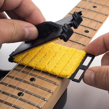 The String Cleaner SCG1 Guitar String Cleaning Tool